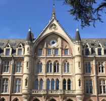 Photo de l'Hôtel Académique de La Catho vu de face - Les Facultés de l'Université Catholique de Lille